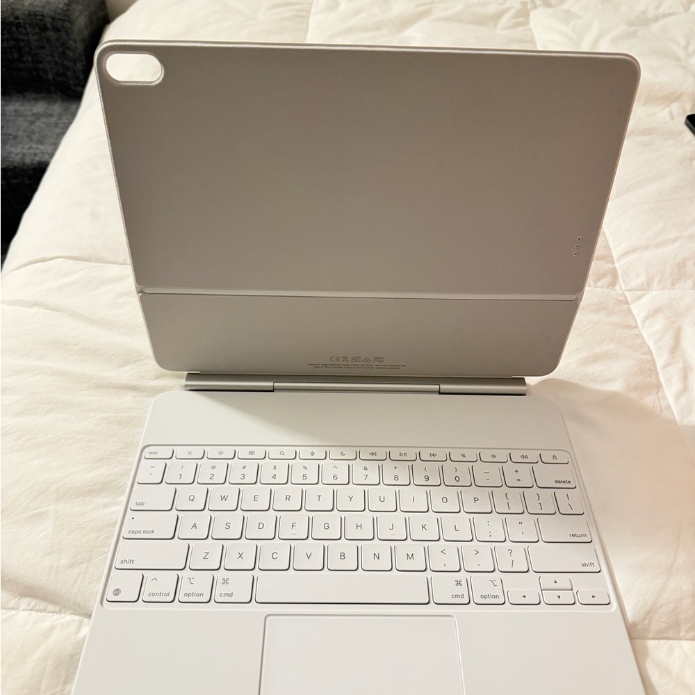 White Keyboard Case for IPad Air 11 m3